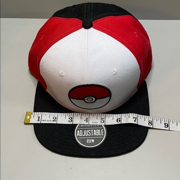 Bioworld Pokemon Snapback Youth Regolabile – Cappello Nero Con Visiera Rossa E Pokeball, Taglia Unica (56 Cm) - 2